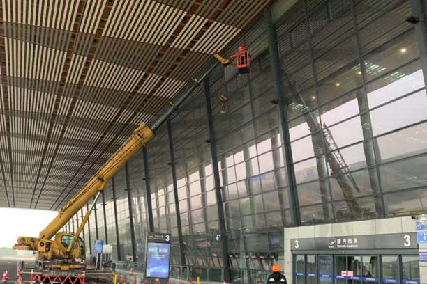 福鼎玻璃幕墙维护和保养